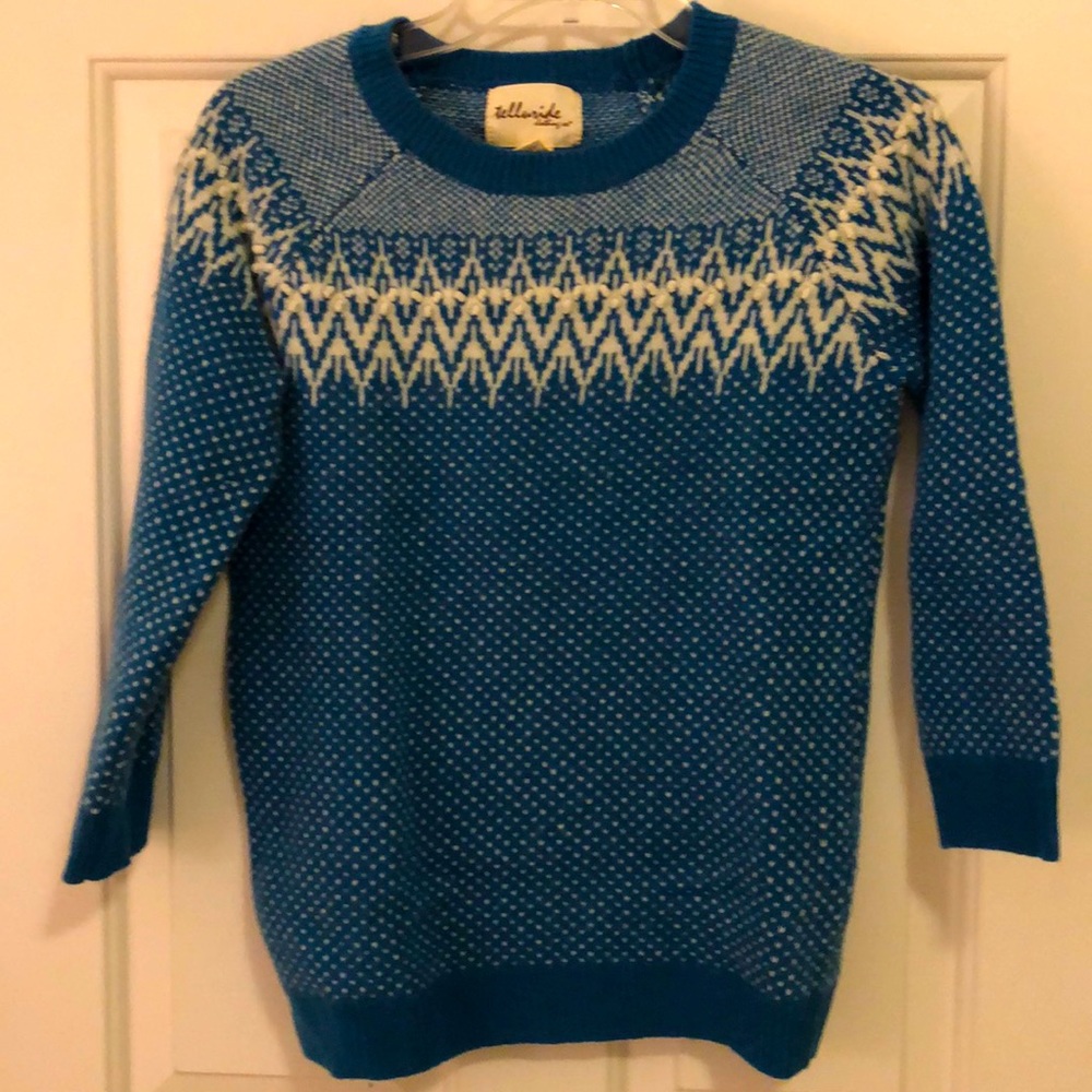 Pullover sweater